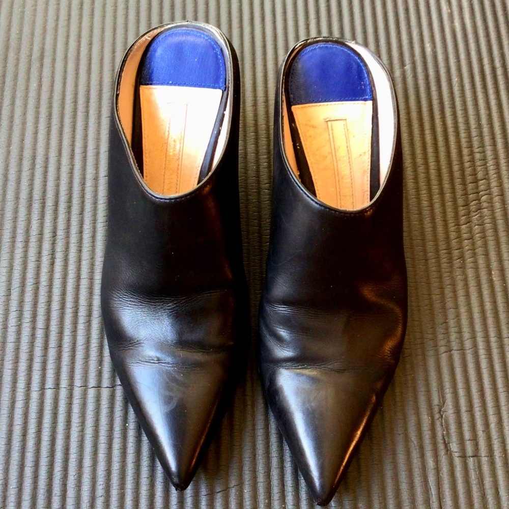 Stuart Weitzman Black leather mules - sz 5